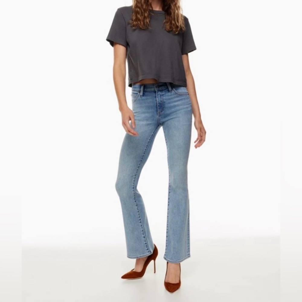 Aritzia Denim Forum Jeans The Donna Mid Rise Flare Size 26W 30L